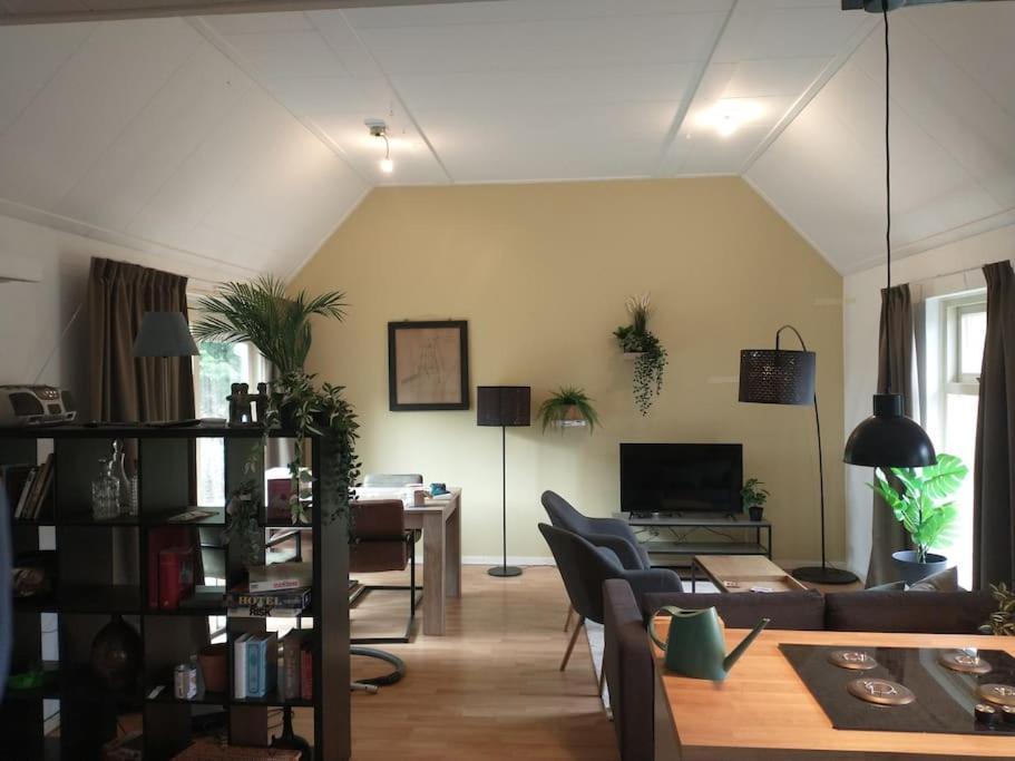 Ruim Huisje Op Een Prachtige Plek Hemrik Buitenkant foto